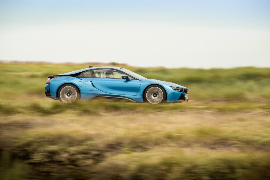  BMW i8 2014 года  (UK) (фото 42 из 69)